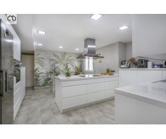 APIHOUSE VENDE APARTAMENTO ESPECTACULAR EN TORREVIEJA. PRECIO 399.000€