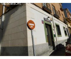 LOCAL COMERCIAL CON TRASTERO JUNTO AL AYUNTAMIENTO Y CORREOS