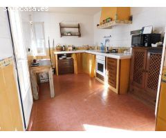 CASA CON PATIO DE 235M2 EN EL CENTRO DE CASARRUBUELOS