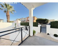 ¡Descubra su Refugio de Lujo en Altaona Golf! (Villa de 3 dormitorios, 2,5 baños totalmente renovada