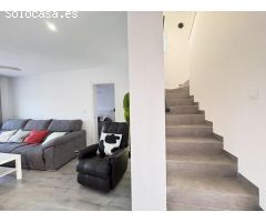 ¡Descubra su Refugio de Lujo en Altaona Golf! (Villa de 3 dormitorios, 2,5 baños totalmente renovada