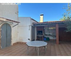 Oportunidad Única: Vivienda en Planta Baja con Espacios Independientes, Pozo Propio y Gran Parcela