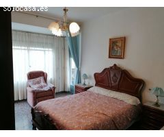 Gran casa con 3 amplios locales con un sinfín de posibilidades.
