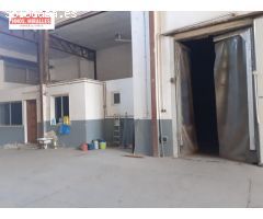 NAVE CON MUELLES DE CARGA EN COX