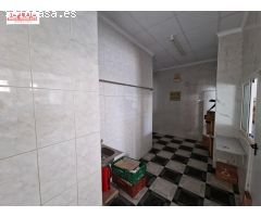 INTERESANTE LOCAL DE ESQUINA Y CON POSIBILIDADES PARA HACERLO VIVIENDA SI FUECE NECESARIO.