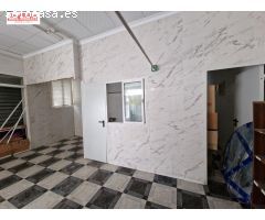 INTERESANTE LOCAL DE ESQUINA Y CON POSIBILIDADES PARA HACERLO VIVIENDA SI FUECE NECESARIO.