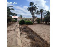 Se vende casa con Terreno en La Marina
