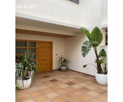 ¡¡ EXPECTACULAR CHALET PAREADO DE DOS ALTURAS + SÓTANO EN ZONA PRIVILEGIADA DE SAN JUAN PLAYA !!