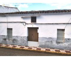 gran casa de pueblo a reformar con gran patio y salida a dos calles