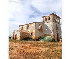 Magnifica Finca Rustica en Sanlucar La Mayor con construcciones