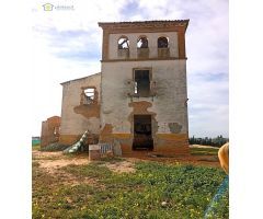 Magnifica Finca Rustica en Sanlucar La Mayor con construcciones