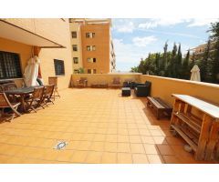 Estupendo piso de 4 dormitorios con gran terraza y jardin en Torremolinos
