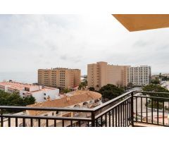 PISO DE LUJO CON VISTAS PANORAMICAS AL MAR EN LA CARIHUELA