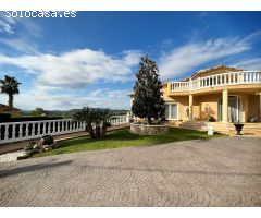 VILLA DE LUJO CON PARCELA DE 3200 METROS EN OLIVELLA