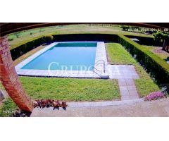CHALET UNIFAMILIAR CON PISCINA JARDÍN Y TERRENO ZONA LLIVIA