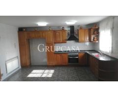 CHALET UNIFAMILIAR CON PISCINA JARDÍN Y TERRENO ZONA LLIVIA