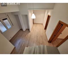 Duplex invertido recién reformado en el centro