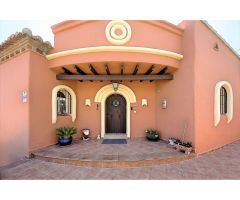 Villa de lujo en venta en urbanización Monte de Los Almendros de Salobreña