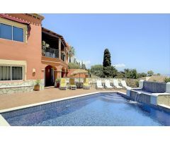 Villa de lujo en venta en urbanización Monte de Los Almendros de Salobreña