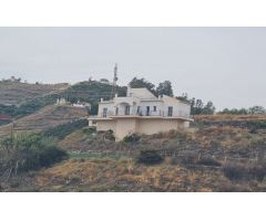 Villa con increíbles vistas con cortijo y terreno