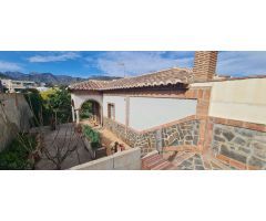 Oportunidad única: Cortijo tradicional con terreno y piscina en Nerja