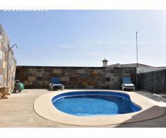 Chalet en la Exótica (Nerja) con jardín, piscina y vistas