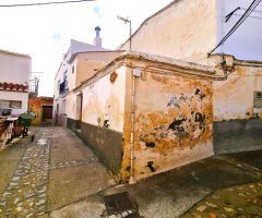 Tu Refugio entre el Mar y la Montaña: Casa tradicional a un precio asequible en Rubite (Granada)