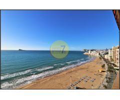 SE VENDE APARTAMENTO CON 4 DORMITORIOS EN PRIMERA LINEA DE PLAYA LEVANTE, BENIDORM!