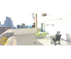 SE VENDE ATICO DE DOS DORMITORIOS CON TERRAZA DE 70 METROS EN BENIDORM LEVANTE