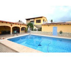 SE VENDE GRAN CHALET EN LA NUCIA