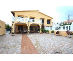 SE VENDE GRAN CHALET EN LA NUCIA