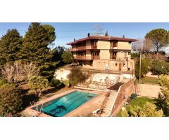 Exclusividad y Comfort: Dos Chalets Únicos con Vistas Espectaculares en Manresa