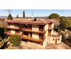 Exclusividad y Comfort: Dos Chalets Únicos con Vistas Espectaculares en Manresa