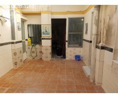 AMPLIA CASA EN PLANTA BAJA EN MUY BUENA ZONA DE PETRER