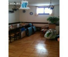 Se vende Casa con terreno en Treviño.