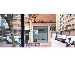 Local comercial en Avenida Viñuela (zona peatonal): inversión o negocio, tú eliges