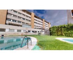 VIVIENDA PRÓXIMA A VIAL NORTE CON 3 DORM., BAÑO, ASEO, PISCINA, PISTA DE PADEL, COCHERA y TRASTERO!