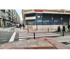 VENTA DE LOCAL, CONVERTIBLE EN VIVIENDA EN  CALLE AVILA 19