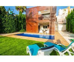 VILLA CON PISCINA PRIVADA EN ALQUILER VACACIONAL