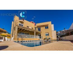Espectacular villa independiente con piscina en Cala Flores