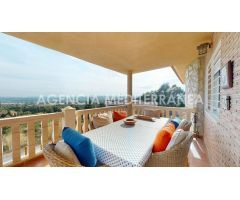 CHALET INDEPENDIENTE CON PISCINA EN  MONTEREAL-CALICANTO
