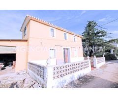 Finca de 8.400m2 con casa de campo en plena naturaleza en Ondara