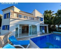 CHALET EN PRIMERA LINEA DE MAR CON LICENCIA VACACIONAL ACTIVA