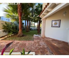 CHALET EN PRIMERA LINEA DE MAR CON LICENCIA VACACIONAL ACTIVA