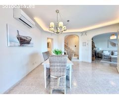 CHALET EN PRIMERA LINEA DE MAR CON LICENCIA VACACIONAL ACTIVA