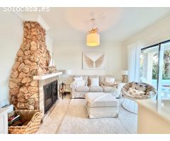 CHALET EN PRIMERA LINEA DE MAR CON LICENCIA VACACIONAL ACTIVA