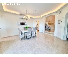 CHALET EN PRIMERA LINEA DE MAR CON LICENCIA VACACIONAL ACTIVA