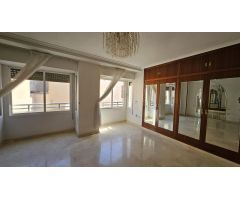 Se Vende Casa de Tres Plantas con garaje doble y trastero.
