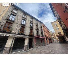 EXCELENTE PISO EN EL CASCO HISTORICO CON 2 BALCONADAS EXTERIORES