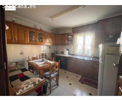 CASA CON PATIO Y NAVE